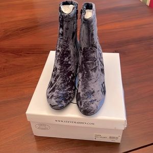 NW Steve Madden Navy Velvet Boots